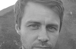 ПОЧЕМУ АНАЛИТИЧЕСКАЯ МЕТАФИЗИКА АНТИИСТОРИЧНА?